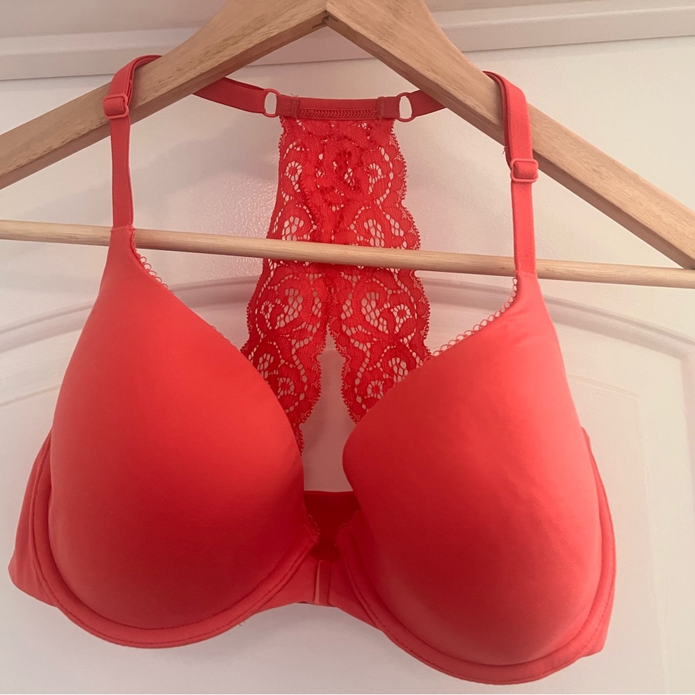 34DD coral bra Victoria’s Secret. Worn once.
